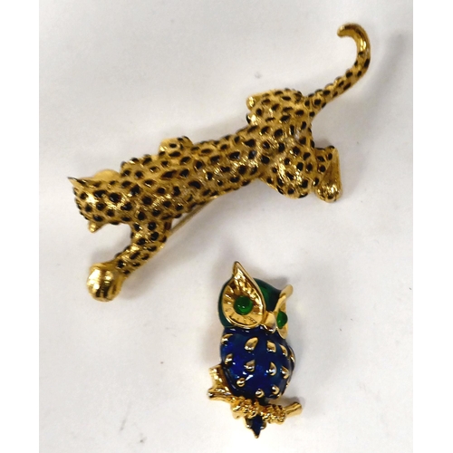 351 - Various animal and insect brooches: to include a Jaguar; and a Scottie Dog