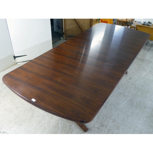 362 - A mid century France & Son rosewood extending dining table, raised on column uprights and splaye... 