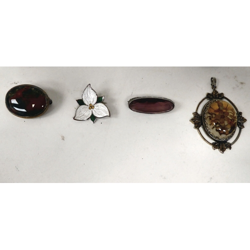 370 - Items of personal ornament: to include stone set, silver coloured metal pendants