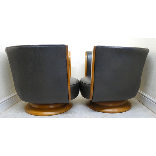 393 - A pair of modern Hotel le Malandre Model Depose maple veneered, tulip armchairs with wooden facings,... 