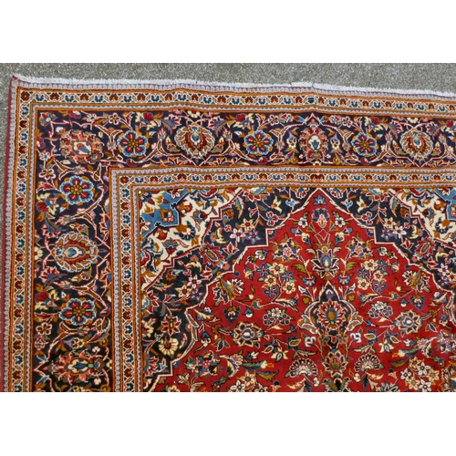 399 - An Iranian Keshan rug, decorated with repeating foliage designs, on a multi-coloured ground  80... 