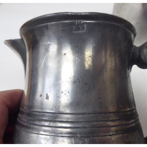 76 - Miscellaneous 17th, 18th and 19thC pewter hollowware: to include jugs and mugs