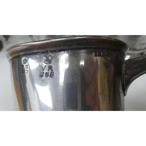 80 - Eighteen 18th and 19thC pewter mugs, one-two pints approx. of varying design