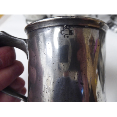 80 - Eighteen 18th and 19thC pewter mugs, one-two pints approx. of varying design