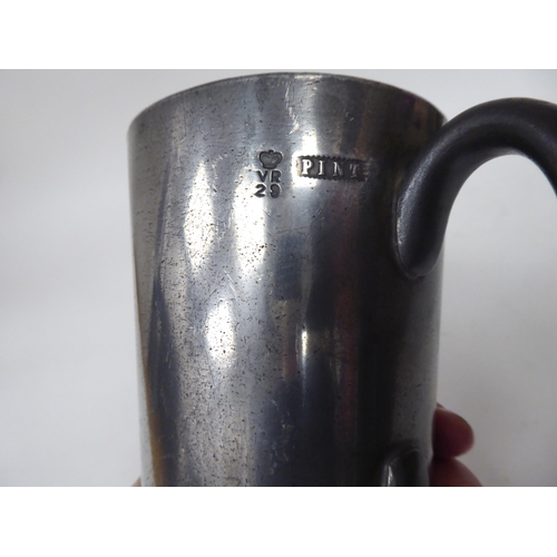 80 - Eighteen 18th and 19thC pewter mugs, one-two pints approx. of varying design