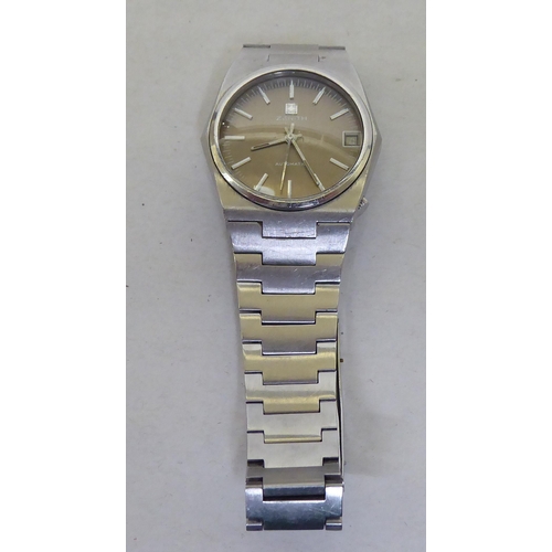 14 - A Zenith stainless steel cased automatic bracelet watch, faced by a baton dial