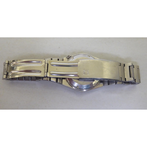 14 - A Zenith stainless steel cased automatic bracelet watch, faced by a baton dial