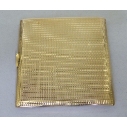 389 - A 9ct gold cigarette case with an engine turned, hinged body  (approx. 107 grams)