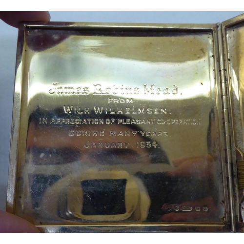 389 - A 9ct gold cigarette case with an engine turned, hinged body  (approx. 107 grams)