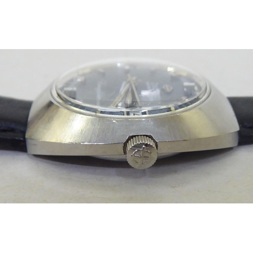 8 - A Zodiac Kingline 3600 chronometer, stainless steel cased wristwatch, faced by a baton dial