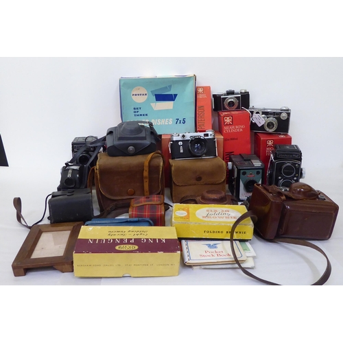 205 - Photographic equipment and accessories: to include a Rolleiflex Synchro Compur camera