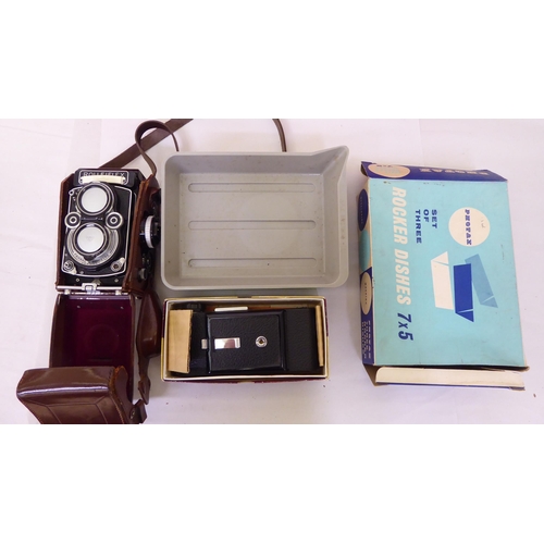 205 - Photographic equipment and accessories: to include a Rolleiflex Synchro Compur camera