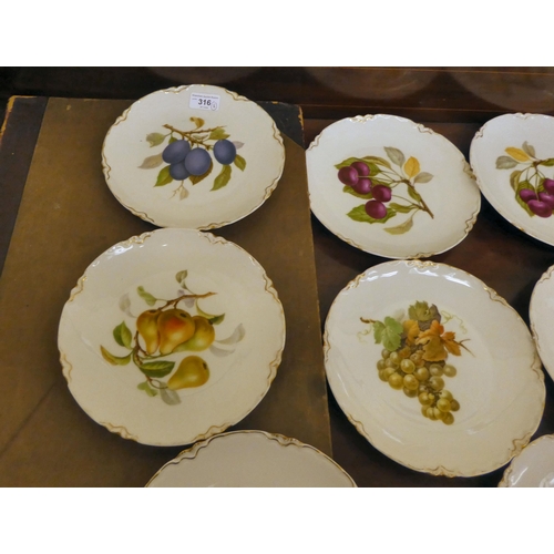 316 - A set of eight Bavarian porcelain plates, decorated with soft fruit  8