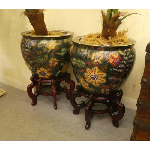 325 - A pair of Japanese style china fish bowls, decorated in bold colours with flora and gilding  14... 