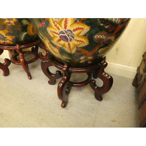 325 - A pair of Japanese style china fish bowls, decorated in bold colours with flora and gilding  14... 