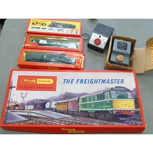 362 - Tri-ang railways H0/00 gauge items: to include a RS.51 Freight Master set