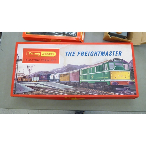 362 - Tri-ang railways H0/00 gauge items: to include a RS.51 Freight Master set