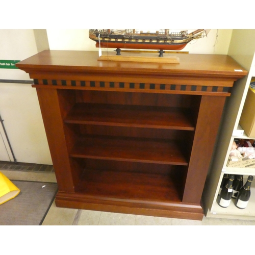 395 - A modern mahogany finished bookcase with two height adjustable shelves, on a plinth  50