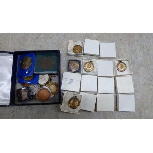 103 - A mixed lot: to include Victorian and later Royal themed collectables