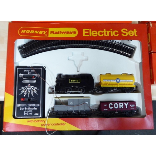 115 - H0 and 00 model railway accessories, mostly Hornby: to include a BR A-I-A Diesel Electric Locomotive... 