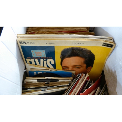 19 - Mainly 45rpm singles, mixed genres: to include Elvis and Barry Manilow