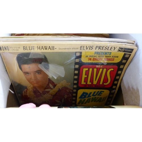 19 - Mainly 45rpm singles, mixed genres: to include Elvis and Barry Manilow