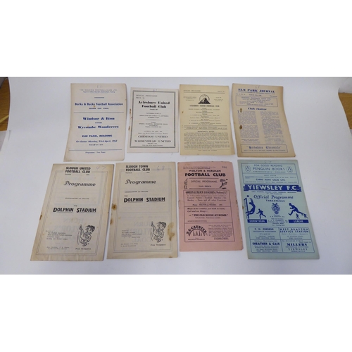 20 - An uncollated collection of football programmes from the early 1930s to the 1960s, relating to fixtu... 