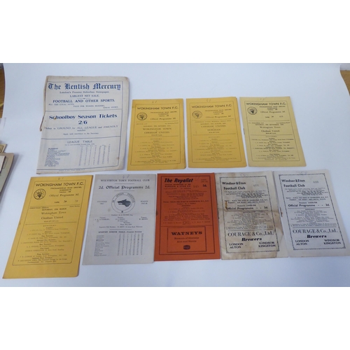 20 - An uncollated collection of football programmes from the early 1930s to the 1960s, relating to fixtu... 