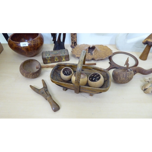 279 - Wooden collectables: to include burr elm, walnut and other tablewares