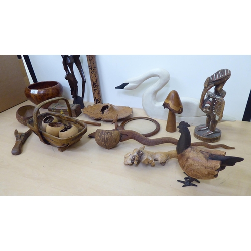 279 - Wooden collectables: to include burr elm, walnut and other tablewares