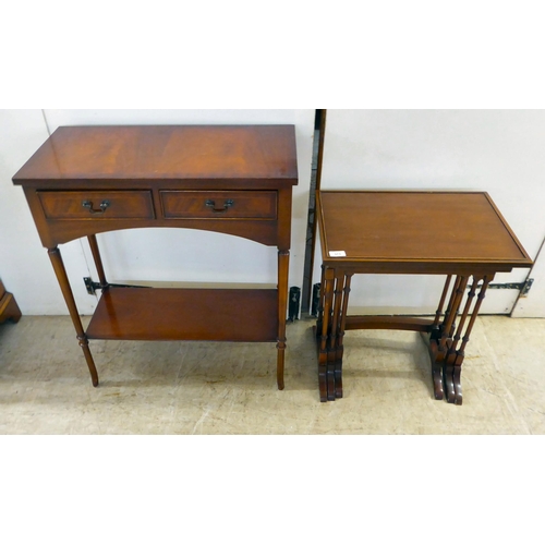 371 - Small reproduction furniture: to include a nesting set of three mahogany occasional tables, raised o... 