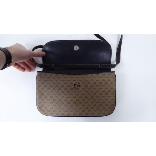 52 - A Gucci black leather and patterned fabric handbag, serial number 104.004.0024