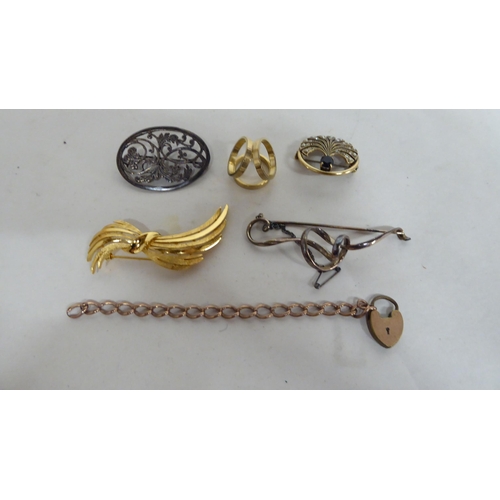 6 - Items of personal ornament: to include a Pierce 9ct gold cased wristwatch; and a gold plated, stainl... 