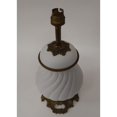 118 - An early 20thC off-white biscuit glazed ceramic vase design table lamp with gilded brass mounts, on ... 