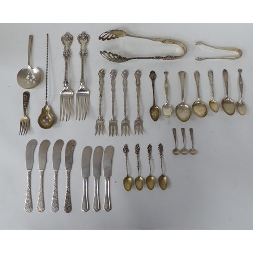 258 - Various Sterling silver flatware: to include a pair of serving tongs, spoons and forks  (combin... 