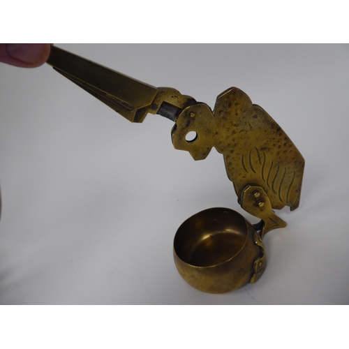 27 - An early 20thC Eingtr Schotzm Ges Gesch brass novelty cigar cutter and ashtray, fashioned as a bird,... 