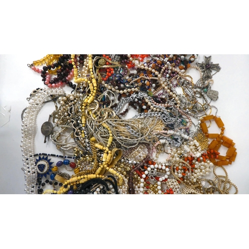 22 - Costume jewellery: to include simulated amber coloured bead necklaces; assorted pendants; brooches; ... 