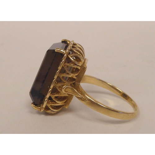 299 - A smokey quartz, claw set cocktail ring