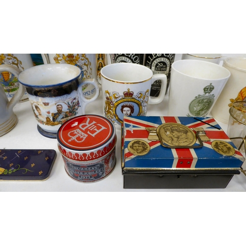 364 - Mainly 20thC royal related collectables: to include a 1981 Royal Wedding celebration ale