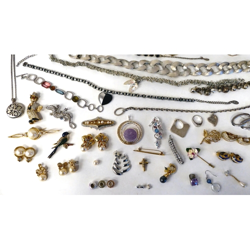 368 - Costume jewellery: to include rings; and bracelets  some stamped 925