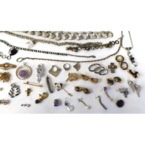 368 - Costume jewellery: to include rings; and bracelets  some stamped 925