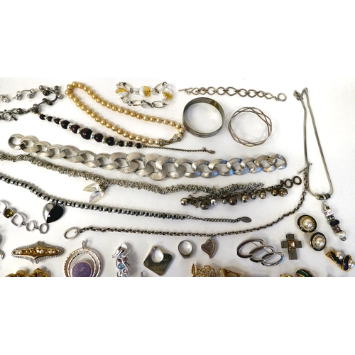 368 - Costume jewellery: to include rings; and bracelets  some stamped 925