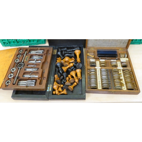 44 - A mixed lot, mainly model engine and other small components: to include carved wooden chess pieces, ... 