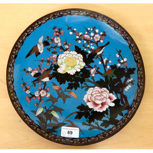 69 - An early/mid 20thC Oriental cloisonné footed plate, decorated with birds, flora and foliage, ... 