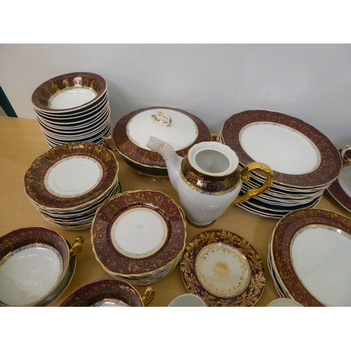 31 - Fine English bone china Argyle pattern tableware