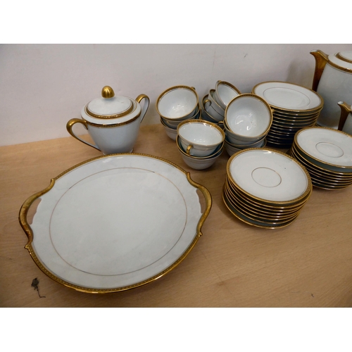 41 - Limoges porcelain tableware, decorated with patterned gilt banding