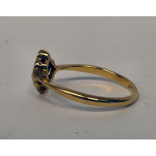 16 - A Victorian 18ct gold diamond set ring 