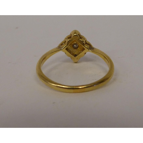 16 - A Victorian 18ct gold diamond set ring 