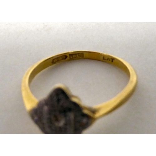 16 - A Victorian 18ct gold diamond set ring 