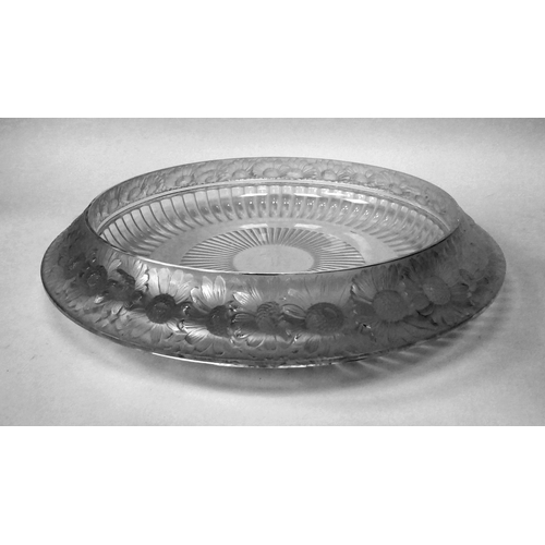 225 - A Lalique part frosted crystal Marguerites pattern bowl, decorated around the inverted border with d... 